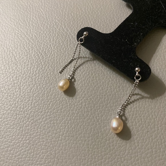 Dangle pearl and silver earrings - Picture 1 of 2